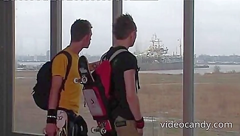 A bunch of hotties are going deepthroating in a gangbang