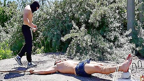 Brunette with a sexy body does a kinky bondage show